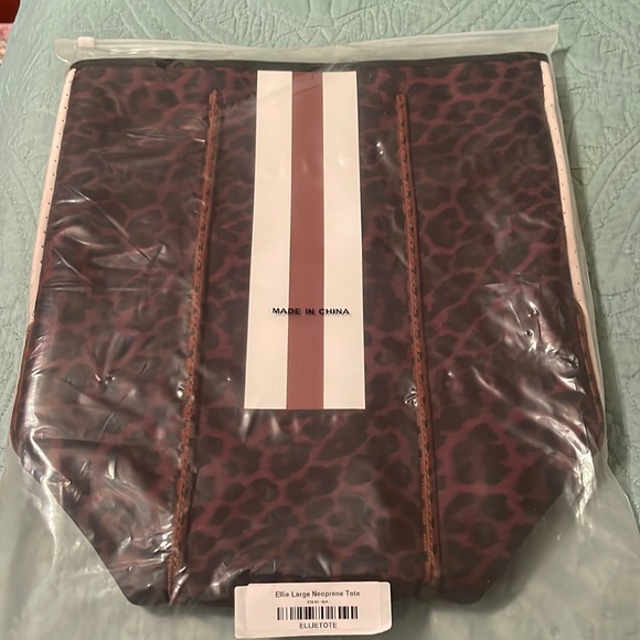 Laken Paige Neoprene large Tote in Leopard Print - Picture 2 of 8